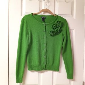 Beautiful green sweater Size S, good condition